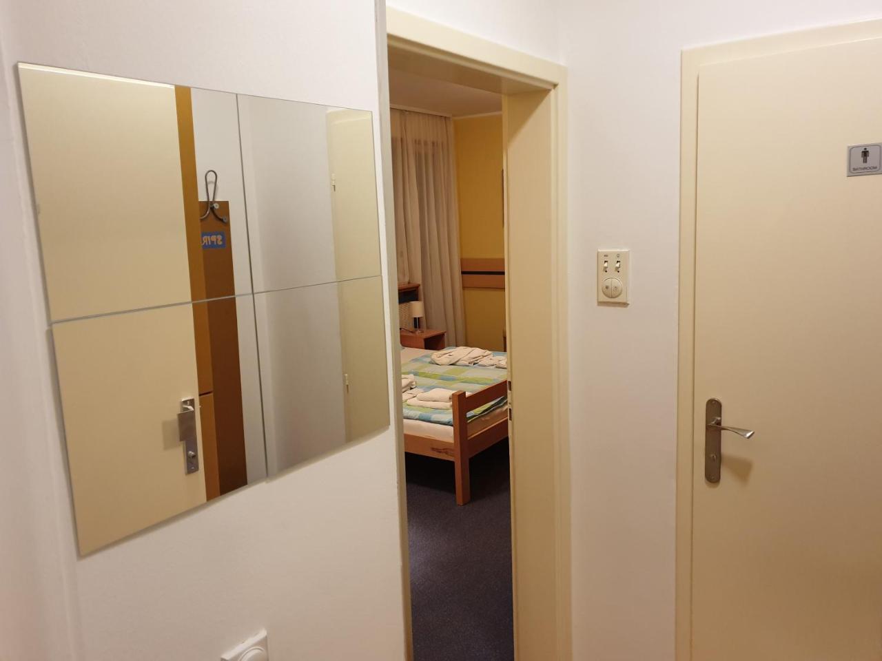 Spirit Hostel And Apartments Belgrade Exterior photo